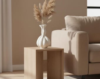 Jarrón escultural de cerámica blanca, decoración abstracta japonesa moderna.