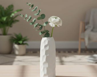 Vaso portafiori in ceramica bianca testurizzata, decorazione scultorea moderna in stile giapponese.