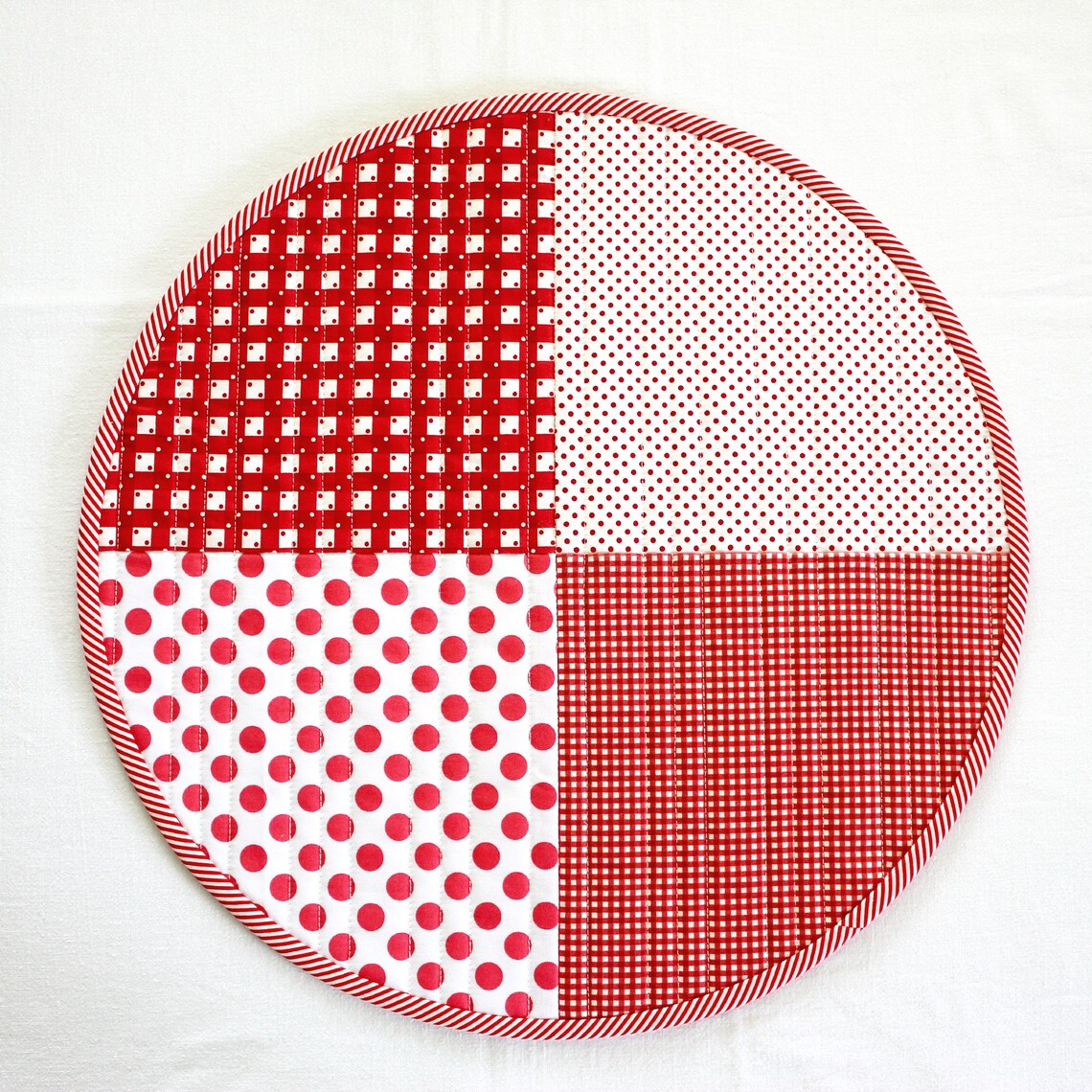 Quilted Round Placemats Red White Set of 2 Reversible Table Etsy