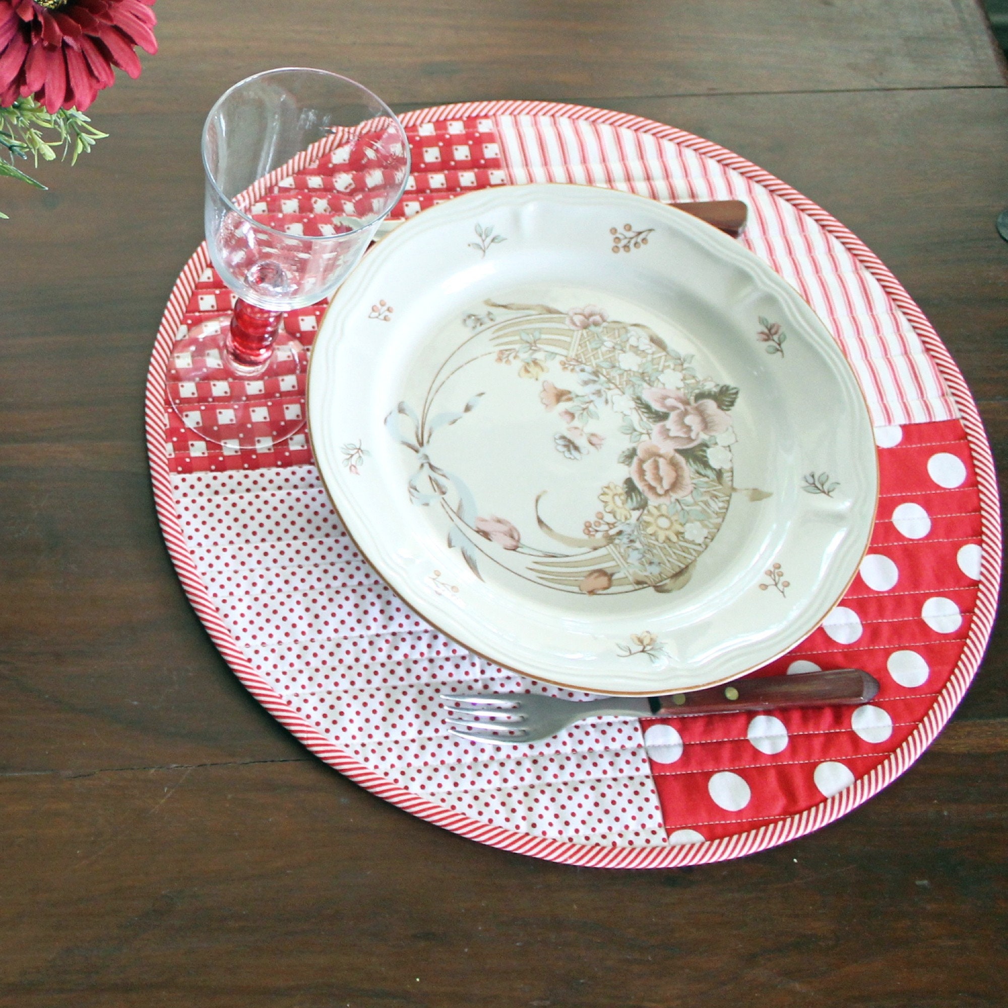 Quilted Round Placemats Red White Set of 2 Reversible Table Etsy