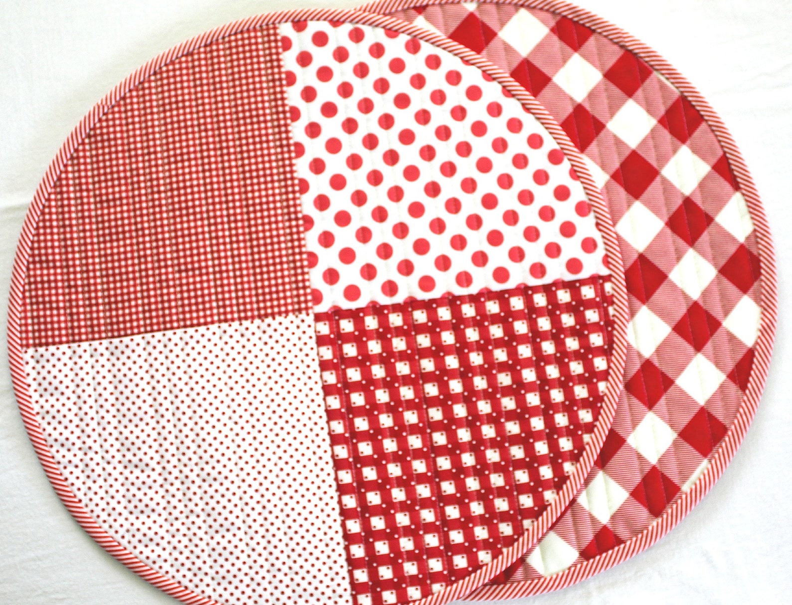 Quilted Round Placemats Red White Set of 2 Reversible Table Etsy