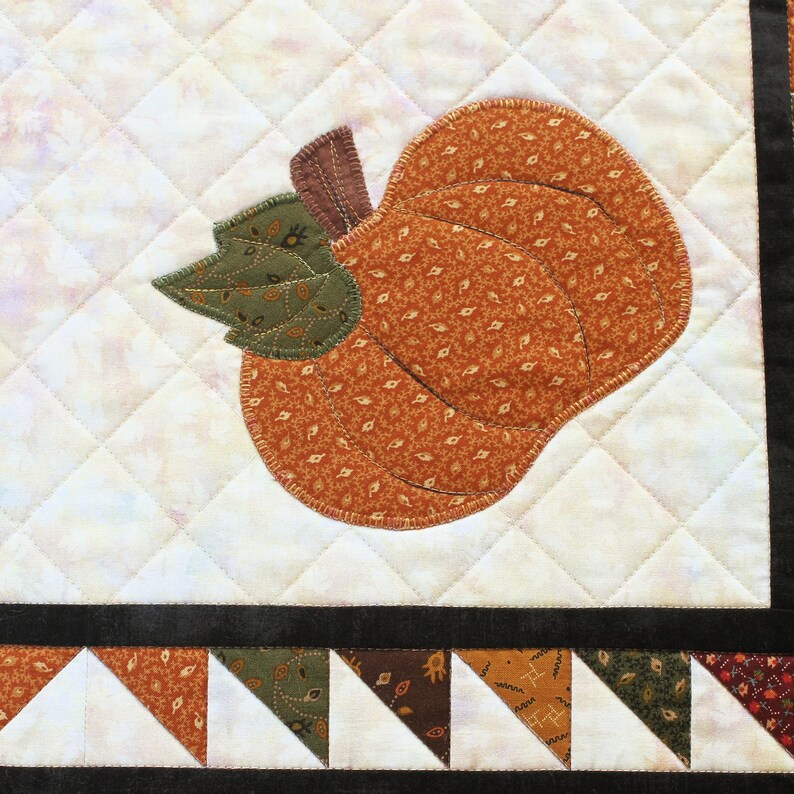 Pumpkin Bliss Quilted Table Topper NCU0PVL545