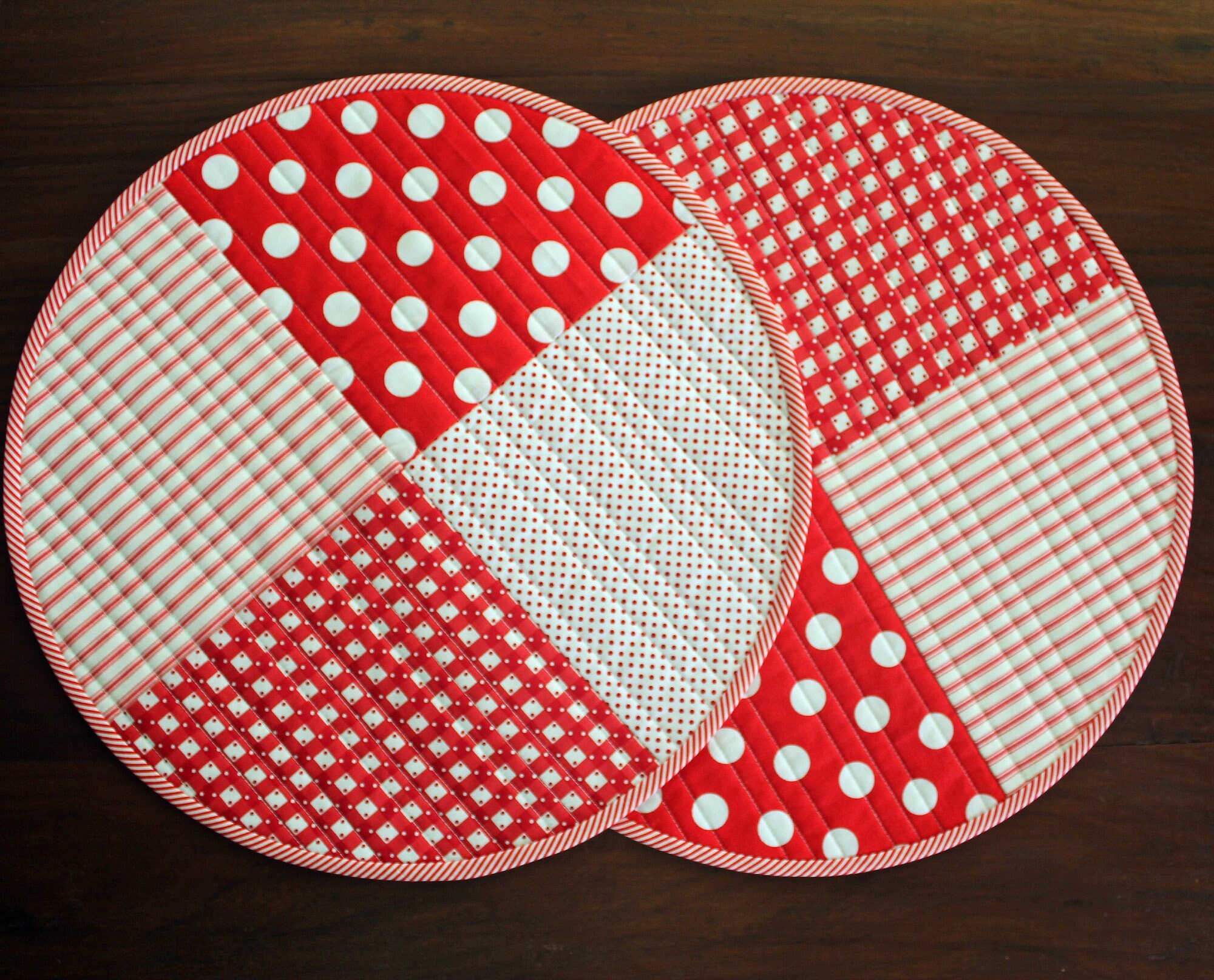 Quilted Round Placemats Red White Set of 2 Reversible Table Etsy