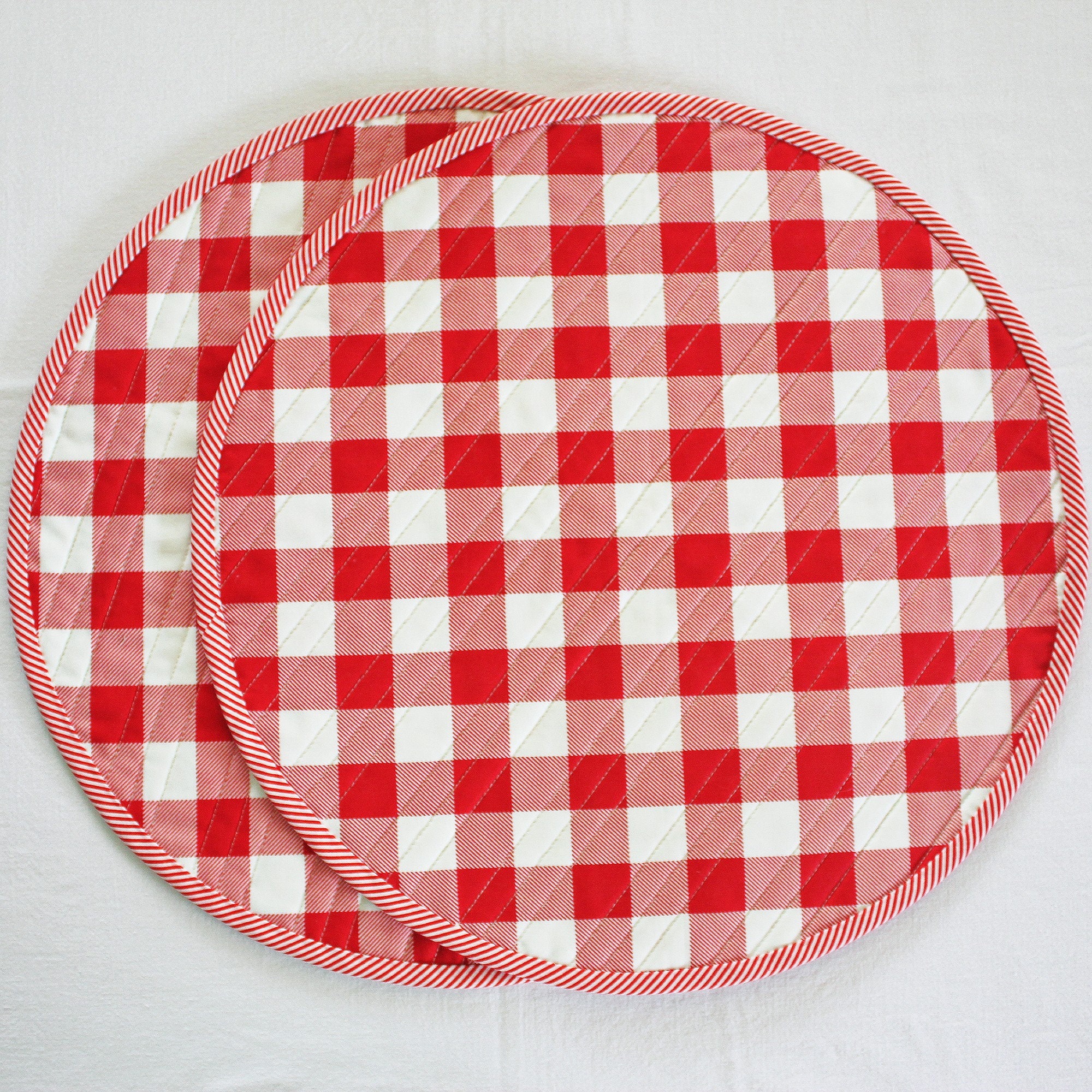 Quilted Round Placemats Red White Set of 2 Reversible Table Etsy