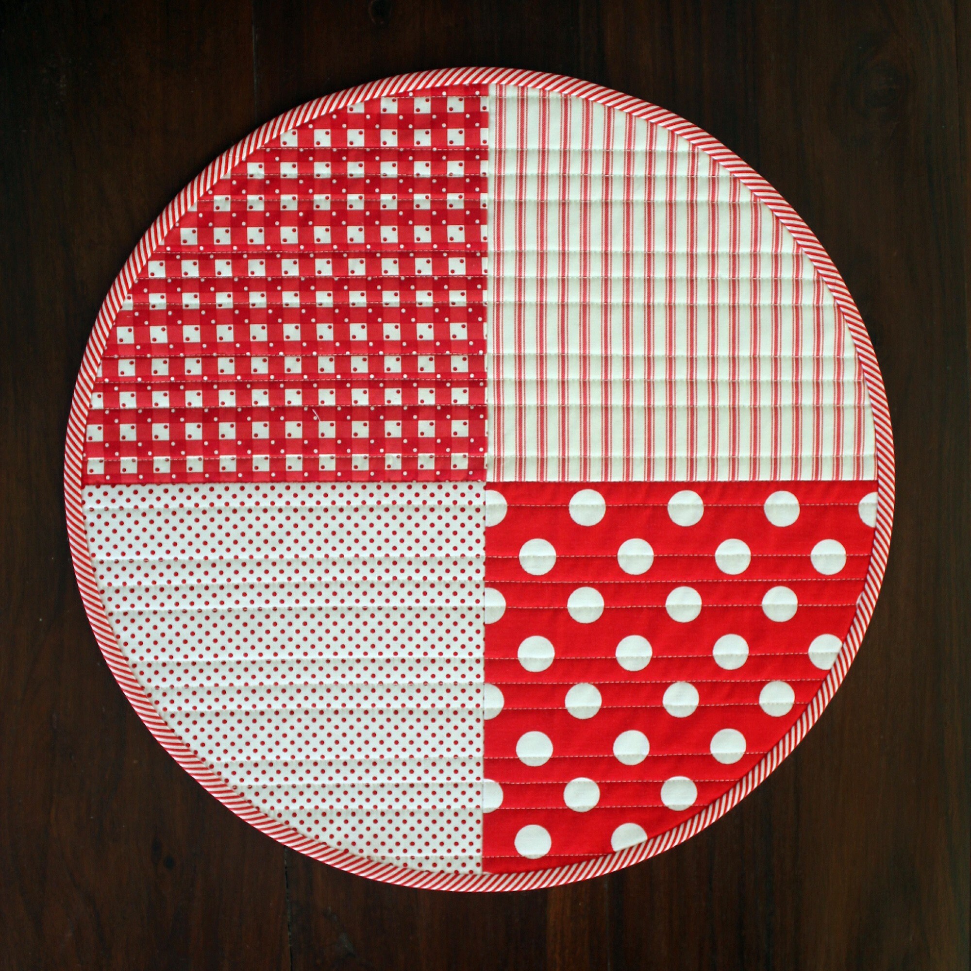Quilted Round Placemats Red White Set of 2 Reversible Table Etsy