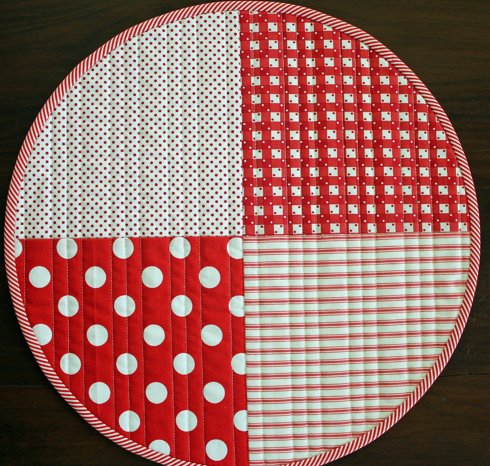Quilted Round Placemats Red White Set of 2 Reversible Table Etsy Ireland