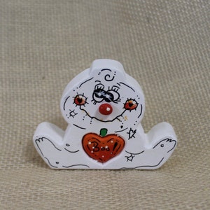 Halloween Decoration Sitting Ghost Love Chunk with Three D Nose