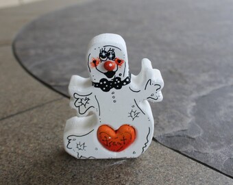 Halloween Decoration Standing Ghost Love Chunk with Three D Nose