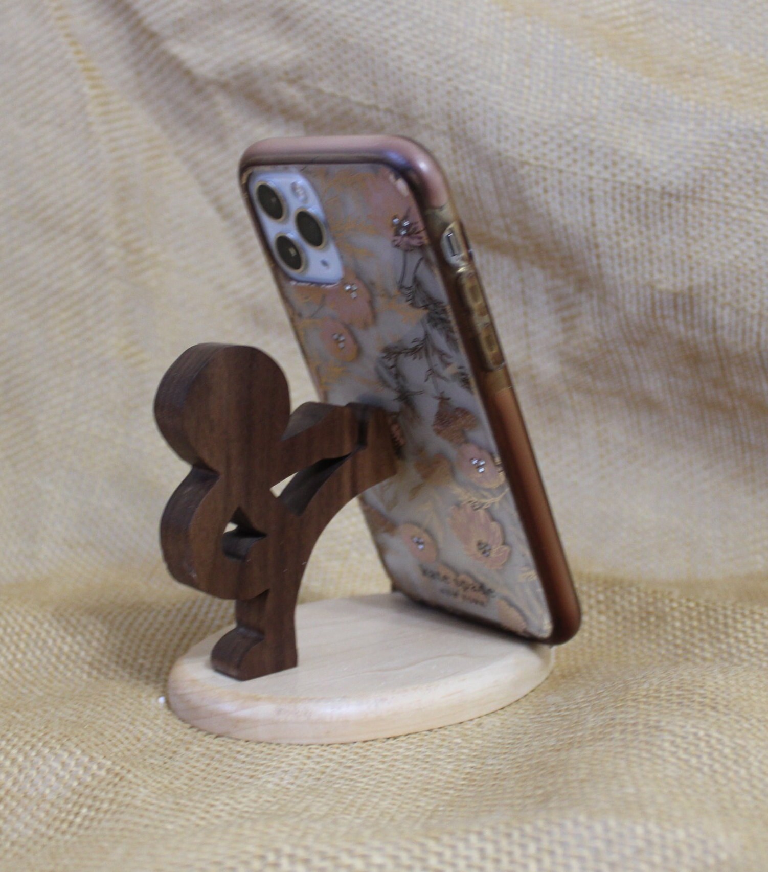 Wooden Mobile Phone Stand - Girls martial arts – The Wooden Tie