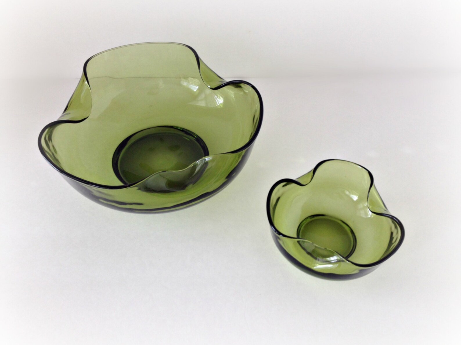 1970s Retro Avocado Green Glass Serving Bowls Wavy Glass Etsy