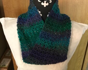 Crocheted cowl (neck warmer)