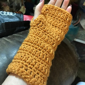 Fingerless gloves image 2