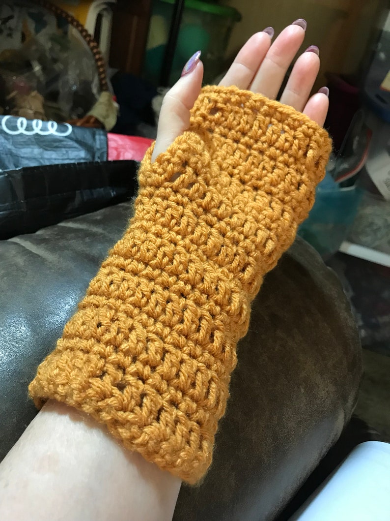 Fingerless gloves image 2