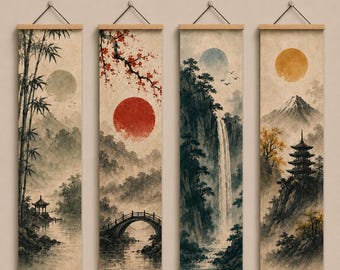 Puede incluir: Un conjunto de cuatro tapices verticales con paisajes japoneses. Cada rollo mide 30x120cm y muestra bambú, un sol rojo sobre un puente, una cascada y una pagoda con una montaña. El texto dice JAPENESE LANDSCAPE WALL HANGING DECOR 30x120cm / Set of 4.