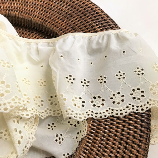 Eyelet Lace, Cream, 5 Yards, 5 1/2 Inches Wide, Gathered