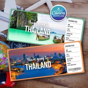 Könnte beinhalten: Zwei Bordkarten-Designs mit dem Text "You're going to THAILAND". Eines zeigt eine tropische Insel, das andere eine Skyline bei Sonnenuntergang. Beide enthalten einen Bordkartenabschnitt mit Details.