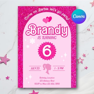 Könnte beinhalten: Eine rosa Geburtstagseinladung mit Glitzerakzenten. Die Einladung besagt "Brandy wird 6" mit Datum und Uhrzeit. Die Einladung enthält auch den Satz "Come on Barbie let's go party!"