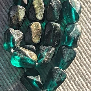 Vintage Glass Beads BARREL 9x7mm CZECH Glass (12)emerald  GREEN matte Raku