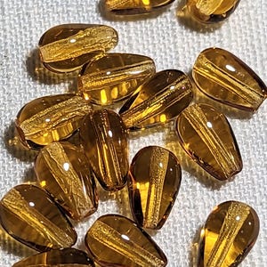 TEARDROP 1990s Vintage Czech glass BEADS Topaz amber 6x8mm (24)
