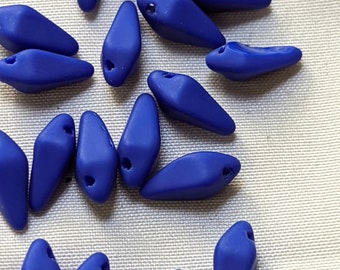 Vintage glass beads, bright BLUE matte spears glass BEADS dagger drop shape 10mm (12)