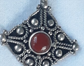 ANTIQUE STERLING silver Pendant inlaid  Coral 18x20mm Genuine stone ornate square shape (1)