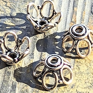 職人手作りスターリングシルバービーズキャップ：透かし彫り花柄（2個）15～18mm