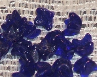 COBALT blue TULIP flower CZECH glass 5mm (24)