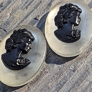 VIntage GLass Cabochon. FOIL jet Art Nouveau 1940s Antique cameo stone 18X22 (1)