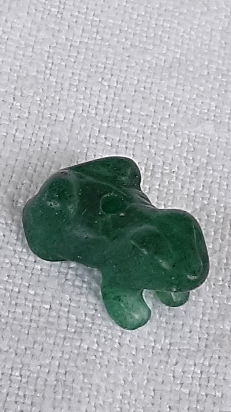 FROG carved real SERPENTINE jade Focal natural 13x18mm BEAD
