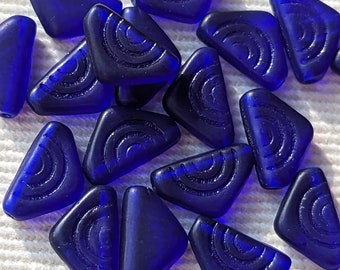 Vintage glass beads ,ART deco Cobalt blue matte// TRIANGLE Czech glass Beads (12)