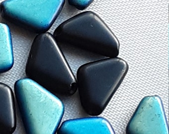 jet BLACK rainbow matte TRIANGLE  Vintage Czech glass Beads (12)