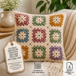 Op de afbeelding: Een vierkant gehaakt kussen met een bloemen granny square ontwerp in verschillende kleuren, waaronder roze, blauw, groen en geel. Het kussen heeft een crèmekleurige achtergrond en een label met de tekst "FLORAL MEADOW GRANNY SQUARE PILLOW - PATTERN PDF".