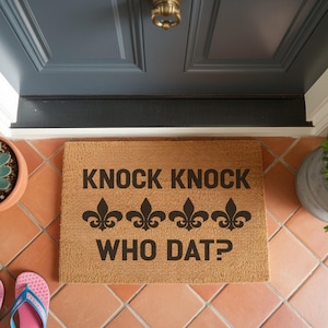 Natural coir doormat with black printed fleur de lis graphics