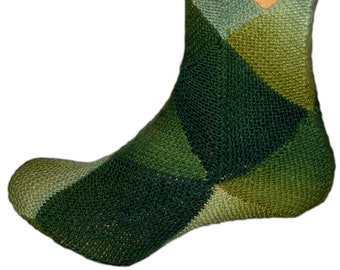 MagicSocks Soft Colors of Green Patchwork Socken mit Zackenrand (Gr. 38-40) handgestrickte Unikate (Lang, weiter Abschluß ohne Einschnürung)