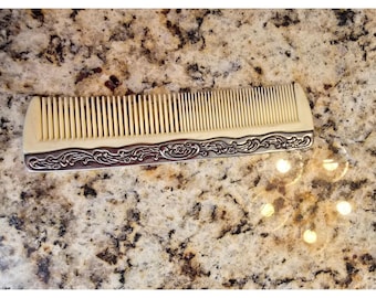 ヴィンテージ風の装飾的なシルバートーンの花柄スクロールワークヘアコームクリーム歯ブラシ化粧アクセサリー
