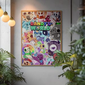 Könnte beinhalten: Ein gerahmter Kunstdruck mit einer Collage aus bunten Cartoon-Charakteren. Der Druck enthält den Text "Dandy's World" in einem Regenbogenfarbschema. Das Kunstwerk ist in einem Holzrahmen gefasst und an einer neutralen Wand ausgestellt.