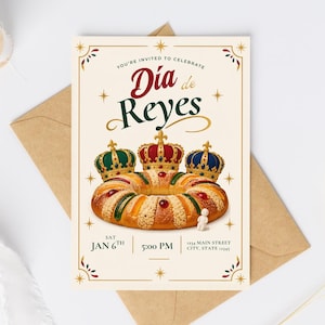 Może przedstawiać: Kremowe zaproszenie na Día de Reyes z ilustracją ciasta w kształcie pierścienia oraz trzema koronami w kolorach zielonym, czerwonym i niebieskim. Tekst głosi: You're invited to celebrate Día de Reyes, Sat Jan 6th, 5:00 PM, 1234 Main Street, City, State 12345.