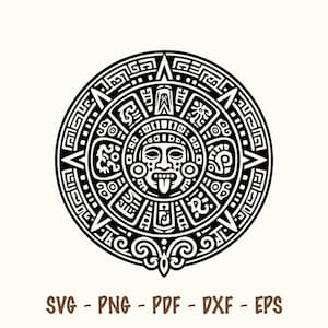 Könnte beinhalten: Ein kreisförmiges schwarz-weißes Grafikdesign mit einem zentralen Gesicht mit herausgestreckter Zunge, umgeben von komplizierten geometrischen Mustern und Symbolen, die an einen aztekischen Kalenderstein erinnern. Der Text SVG - PNG - PDF - DXF - EPS steht unten.