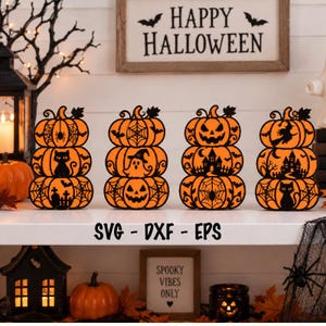 Può includere: Quattro decorazioni a zucca impilate in arancione e nero, con ritagli complessi di ragni, ragnatele, gatti, fantasmi, una casa stregata e una strega. Il testo SVG - DXF - EPS è stampato sotto le zucche. Ogni pila è composta da tre zucche.
