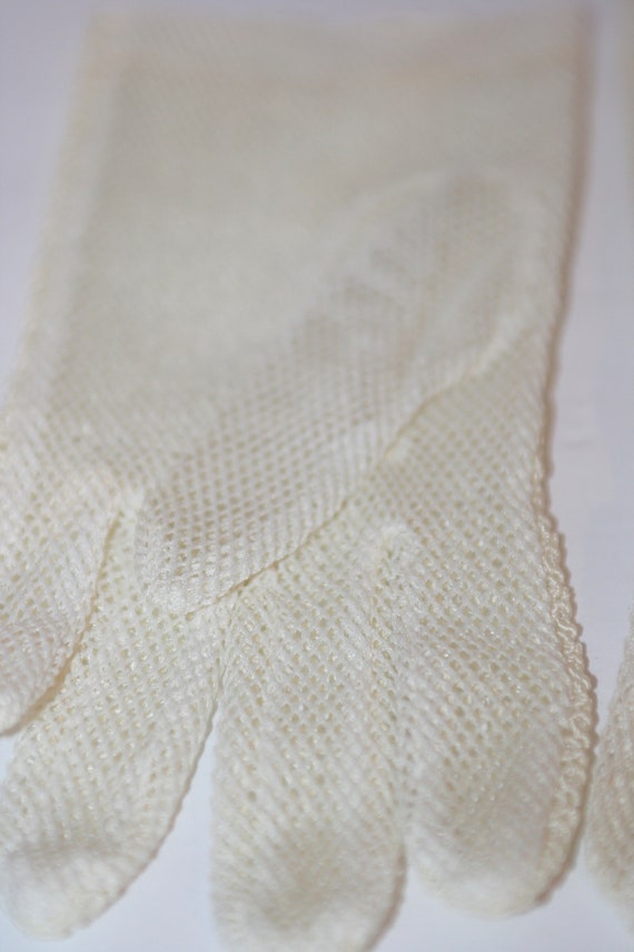 1950s Fishnet Gloves Delicate Ivory Vintage Lace … - image 6