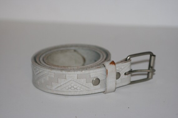 Vintage White Leather Belt Geometric Pattern Vintage CHANEL Paris CC White Perforated Leather Women main image 3