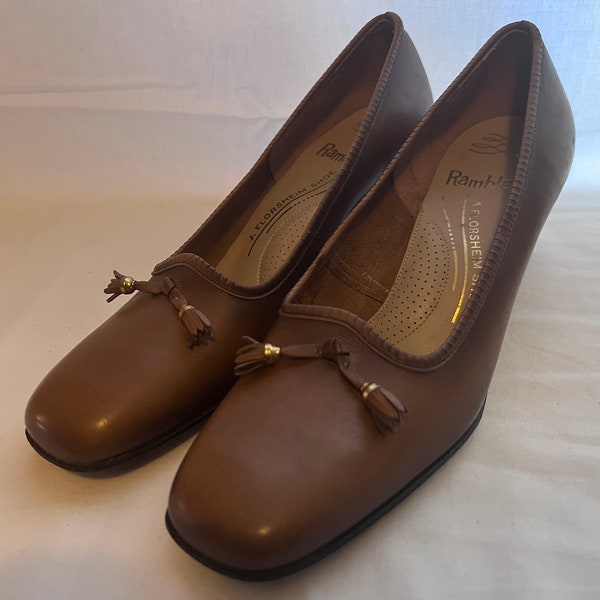 60’s Chunky Heeled Pumps Vintage FLORSHEIM RAMBLERS Brown Leather Tassel Detail Womens Size 7.5 Dead-stock
