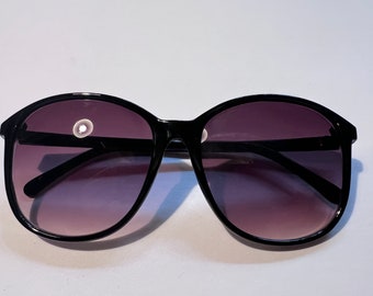 Vintage 1980s Black Frame Large Oval Lensed Sunglasses W/ Dark Purple Hombre Tinting