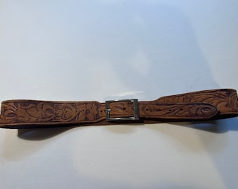 Vintage 1970s Decorative Hand Tooled Western Leather Belt W/ Plain Silver Buckle