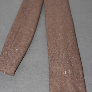 Vintage 80er Jahre SERGIO VALENTE Krawatte Designer schmal braun Wolle stricken Bullhorns bestickt Detail Deadstock