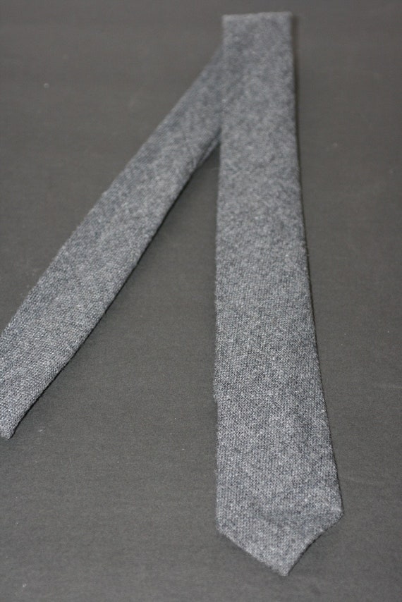 Vintage 80’s SERGIO VALENTE Skinny Grey Wool Neckt