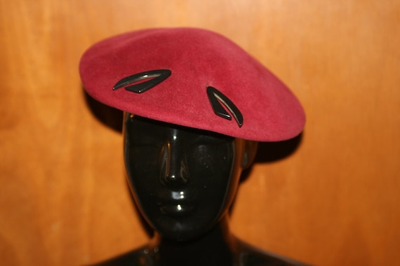 Vintage 1940s Red Wool Beret W/ Bakelite Hat Pin