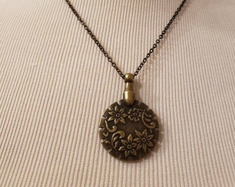 Floral Thread Cutter Pendant necklace