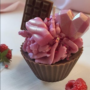 Handmade scented candle Muffin Gingerbread and Raspberry
