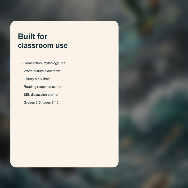 Pu&ograve; includere: Un grafico color crema con il testo "Built for classroom use". Sotto, elenchi puntati elencano applicazioni educative, tra cui "Homeschool mythology unit", "World-culture classroom" e "Grades 2-5 / ages 7-10". Lo sfondo &egrave; un misto sfocato di verdi e blu.